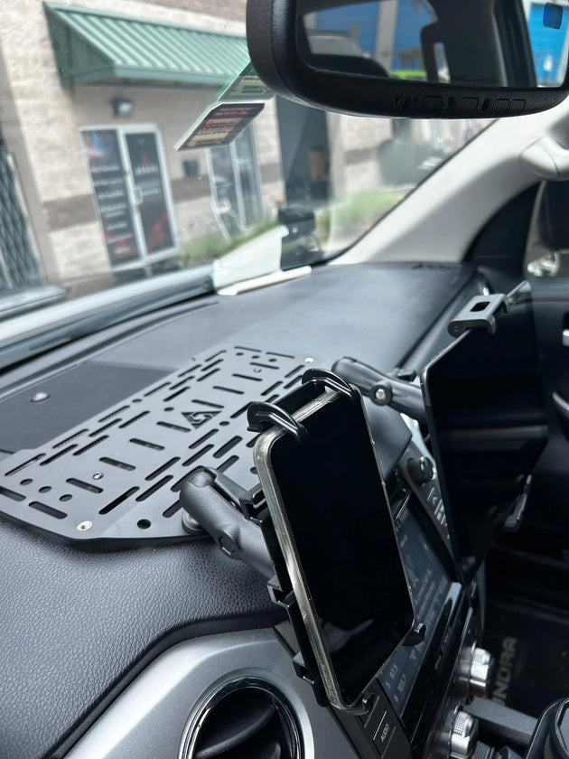 AEGON Toyota Tundra - Dashboard Molle Panel