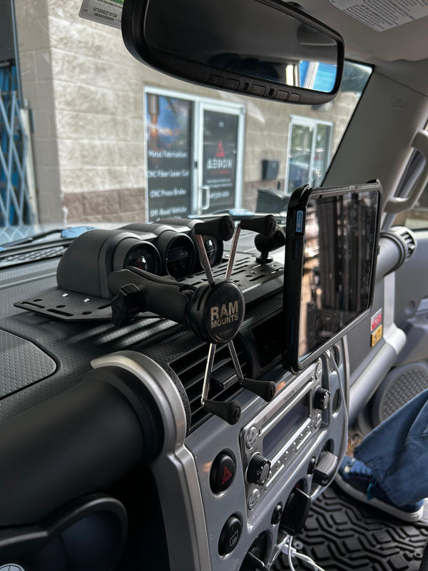 FJ Cruiser dashboard accessory mount compatible with RAM ball components for GPS, maps, and communication devices.