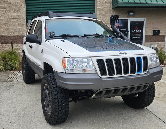 Front wind deflector for Jeep Grand Cherokee WJ roof rack with integrated mounts for a 40 inch LED light bar.